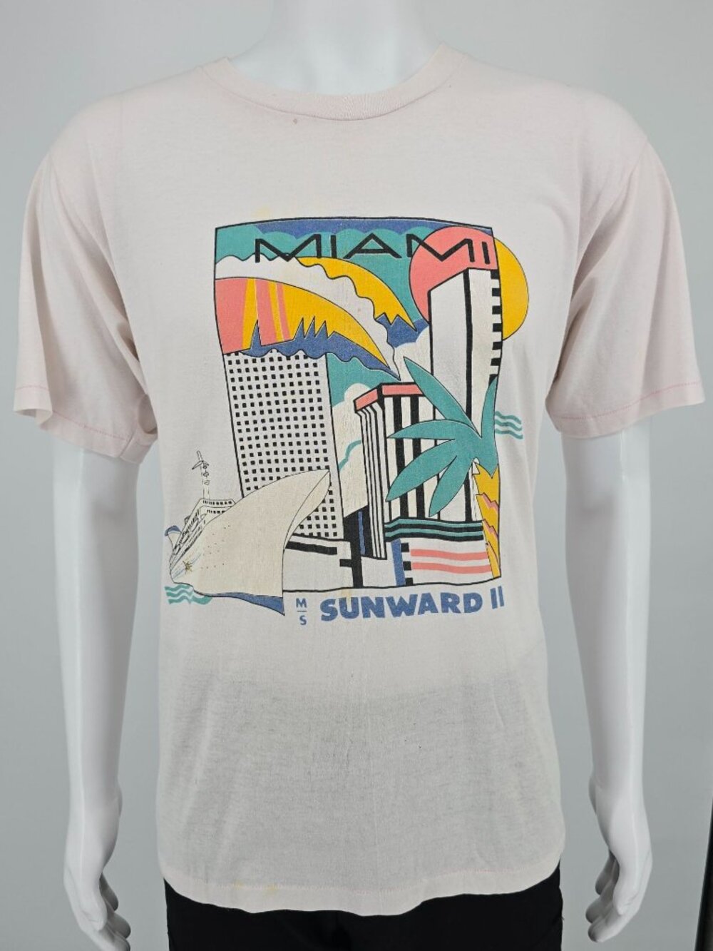 Distressed Vintage 1980s Cal Cru Miami M/S Sunward II Cruise Ship T-Shirt (L)